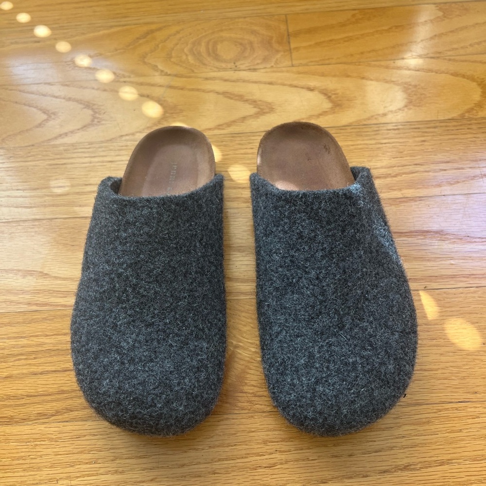 Jenni Kayne Cabin Moc Clog in Charcoal